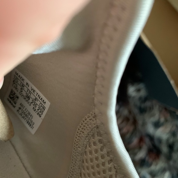 Adidas - Picture 7 of 13